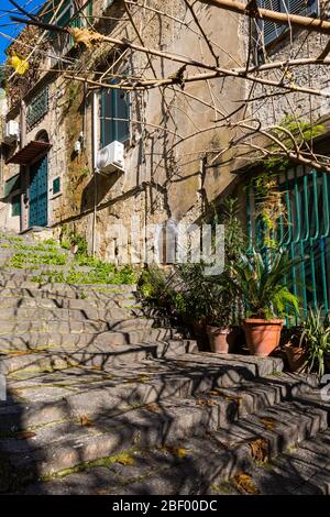 Napoli - salita Moiariello è una delle passeggiate più suggestive e panoramiche di Napoli, un sentiero che collega via Foria a Capodimonte Foto Stock