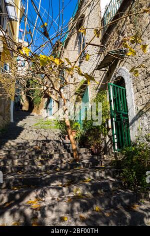 Napoli - salita Moiariello è una delle passeggiate più suggestive e panoramiche di Napoli, un sentiero che collega via Foria a Capodimonte Foto Stock