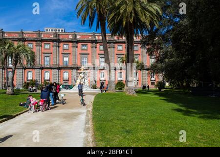 29 FEBBRAIO 2020 - NAPOLI, ITALIA - il Palazzo reale di Capodimonte è un grande Palazzo Borbone a Napoli Foto Stock