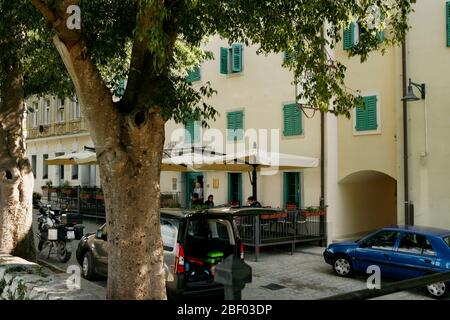 Ristorante alla periferia della città vecchia vicino al muro Foto Stock