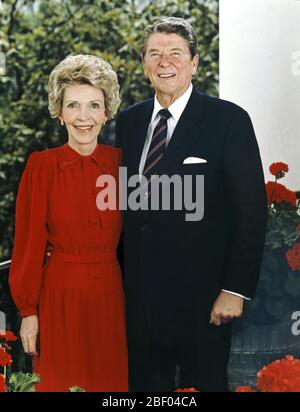6/3/1985 ritratto ufficiale del Presidente Reagan e Nancy Reagan Foto Stock