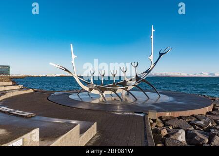 SOLFAR SUN VOYAGER di Jon Gunnar Arnason al porto di Reykjavik, Islanda Foto Stock