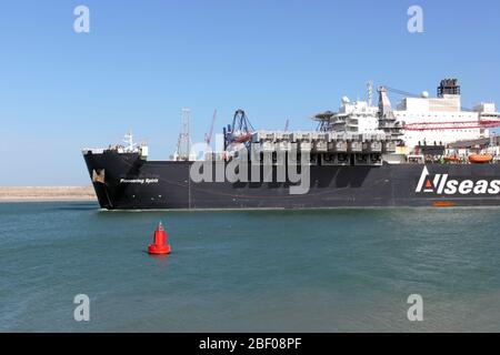 La nave da gru pionieristica Spirit entrerà nel porto di Rotterdam il 12 marzo 2020. Foto Stock