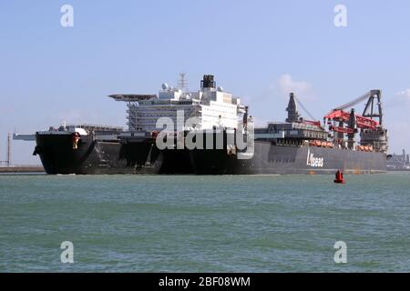 La nave da gru pionieristica Spirit entrerà nel porto di Rotterdam il 12 marzo 2020. Foto Stock