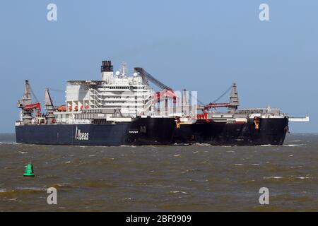 La nave da gru pionieristica Spirit entrerà nel porto di Rotterdam il 12 marzo 2020. Foto Stock