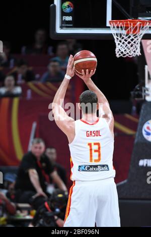 Marc Gasol (Spagna) sparando un tiro libero contro l'Australia. FIBA Basketball World Cup Cina 2019, Semifinali Foto Stock