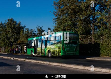 SANTIAGO, CILE - MARZO 2017: Un autobus Transantiago a Santiago Foto Stock