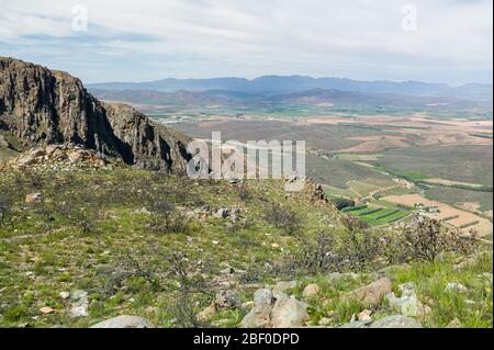 Il sentiero escursionistico di Bloupunt si estende per quasi sedici chilometri sulle montagne di Montagu, Capo Occidentale, Sud Africa con vista panoramica, anfratti, monte Foto Stock