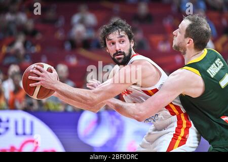 Sergio di Lullo (Spagna) vs. Australia. Pallacanestro FIBA World Cup Cina 2019, Semifinali Foto Stock