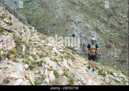 Il sentiero escursionistico di Bloupunt si estende per quasi sedici chilometri sulle montagne di Montagu, Capo Occidentale, Sud Africa con vista panoramica, anfratti, monte Foto Stock