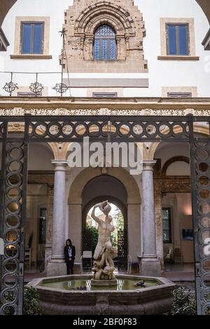 Fontana nel Museo Archeologico Regionale Antonio Salinas a Palermo città del Sud Italia, la capitale della regione autonoma della Sicilia Foto Stock