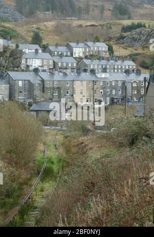 Case vittoriane nella città di Blaenau Festiniog in Snowdonia, Galles del Nord Foto Stock