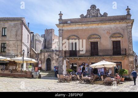 Piazza della Loggia - piccola piazza nel centro storico di Erice sul Monte Erice in provincia di Trapani in Sicilia, Italia meridionale Foto Stock