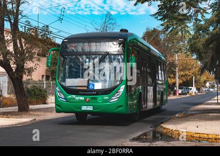 SANTIAGO, CILE - MARZO 2017: Un autobus Transantiago a Santiago Foto Stock