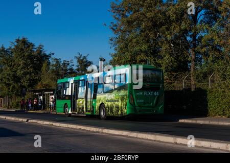 SANTIAGO, CILE - MARZO 2017: Un autobus Transantiago a Santiago Foto Stock