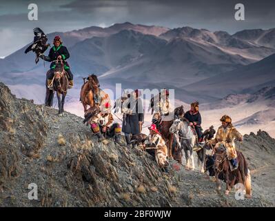 Cacciatore di aquile mongolo, provincia di Bajan-Oelgii, Mongolia Foto Stock