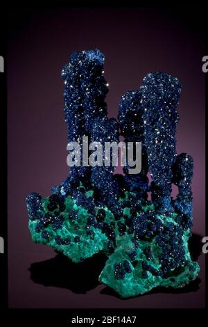 Fotografia di stalattiti di azurite (104889) dalla National Mineral Collection Foto Stock