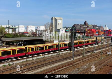 Behala Westhafen, stazione Beusselstraße, Berlino, Germania Foto Stock