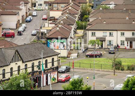 Murale politico in una tenuta londerry/Derry Foto Stock