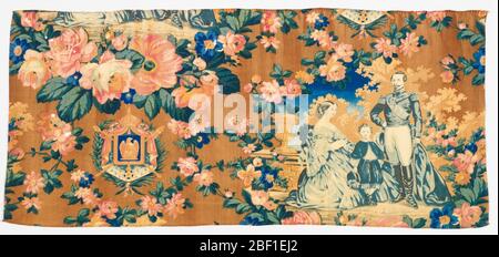 Tessile. Frammento oblungo, probabilmente per una valance, di un cotone stampato grossolanamente in colori forti, ora sbiadito. Il disegno mostra l'imperatrice Eugenie, Napoleone III e il Principe Imperiale sulla destra con lo stemma di Napoleone III sulla sinistra. Foto Stock