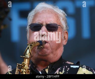 26 agosto 2017 - New York, New York, Stati Uniti - il sassofonista della leggenda del Jazz LEE KONITZ si esibisce durante il 25° anniversario del Charlie Parker Jazz Festival tenutosi al Marcus Garvey Park. (Credit Image: © Nancy Kaszerman/ZUMA Wire) Foto Stock