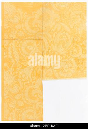 Parete laterale. Rettangolo verticale, su fogli di carta Uniti. Modello conventionalizzato di fiori e foglie a scorrimento. Stampato in giallo chiaro e bianco su fondo satinato giallo più scuro. Foto Stock