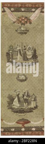 Parete laterale. Rettangolo verticale. Campo verde, cucito con linee incrociate di verde oliva più scuro; bordo marrone superiore e inferiore, con fascia verde scuro di fogliame cosparso di fiori rosa. Due motivi a figura al centro della carta, con terzo motivo che mostra un gatto. Foto Stock