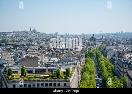 Vista panoramica dall'Arco di Trionfo Noest alla Chiesa del Sacro cuore, Parigi/Francia Foto Stock