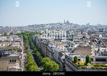 Vista panoramica dall'Arco di Trionfo Noest alla Chiesa del Sacro cuore, Parigi/Francia Foto Stock