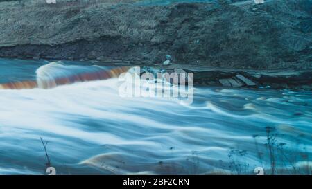 Ampio sfondo cascata, torrente fluviale. Acqua Foto Stock