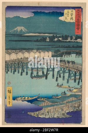 Nihonbashi dalla serie 53 stazioni di Tokaido. La vista dall'alto si affaccia sui tetti in un quartiere di Edo durante la notte. Mt. Fuji accompagna le silhouette chiare e scure del ponte e della città. Le nuvole viola incorniciano la parte superiore e inferiore della stampa Foto Stock