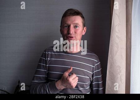Ritratto di un uomo di mezza età di aspetto slavo. Foto Stock