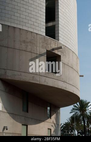 Architettura del 2000 Centro di Meteorologia circolare in cemento armato, Barcellona, Spagna di Alvaro Siza Foto Stock