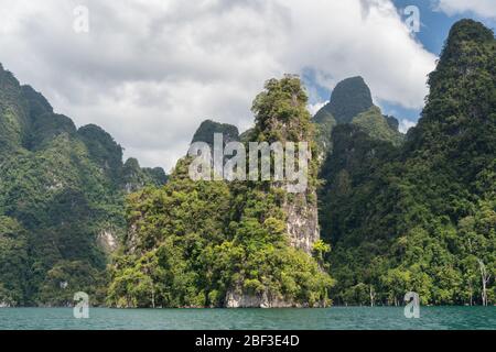 Cheow LAN Lake, Khao Sok National Park, Thailandia Foto Stock