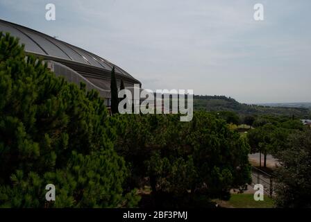 Architettura Palau Sant Jordi Palazzo di San Giorgio, Passeig Olimpic, Anella Olímpica (Parco Olimpico), Montjuic, Barcellona, Spagna di Arata Isozaki Foto Stock