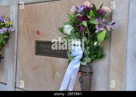 LOS ANGELES, CA/USA - 15 MARZO 2019: Rossetto sulla tomba di Marilyn Monroe al Pierce Brothers Memorial Park Foto Stock