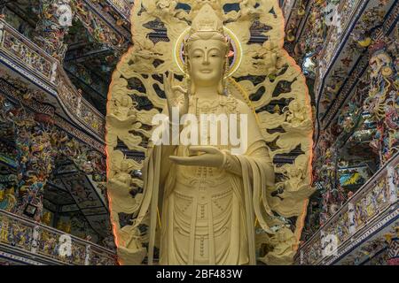 Quan Yin Boddhisatva nella Pagoda Linh Phuoc, Dalat, Vietnam Foto Stock