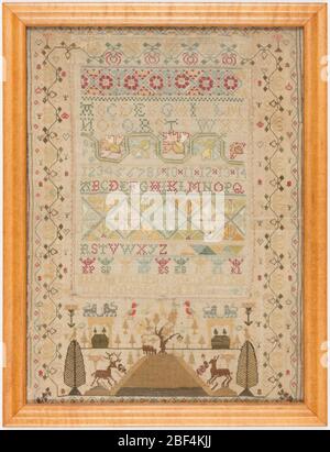 Campionatore. Alfabeti e numeri con bordi geometrici orizzontali, e in basso un hillock con alberi e cervi; stilizzato bordo di vite in esecuzione. Foto Stock