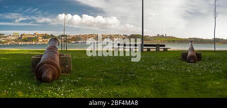 Cannoni nel giardino Calém situato a Foz do Douro a Porto, Portogallo. Foto Stock