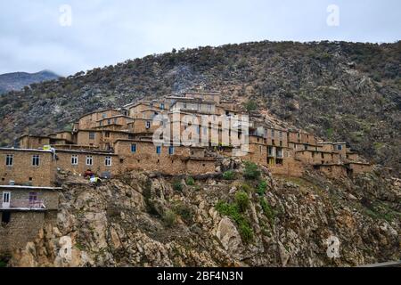 Palangan - antico villaggio di pietra in Kurdistan, Iran. Foto Stock