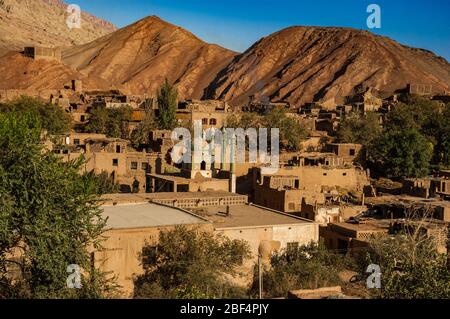 Uighur villaggio di Tuyoq vicino a Turpan dalle Montagne in fiamme nella provincia dello Xinjiang, Cina Foto Stock