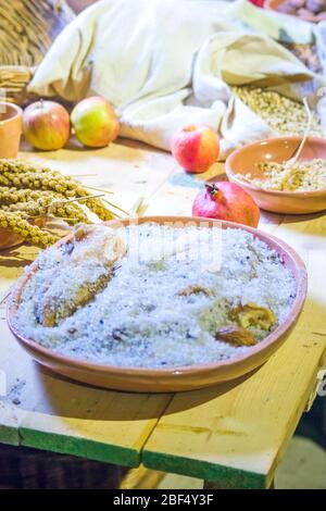 cucina tradizionale contadina e medicina medievale, ingredienti, prodotti agricoli e di caccia, miglio, lenticchie, riso, nocciole, ortografato, zenzero, Foto Stock