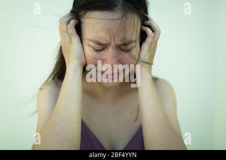 Una donna triste che ha problemi. Foto Stock