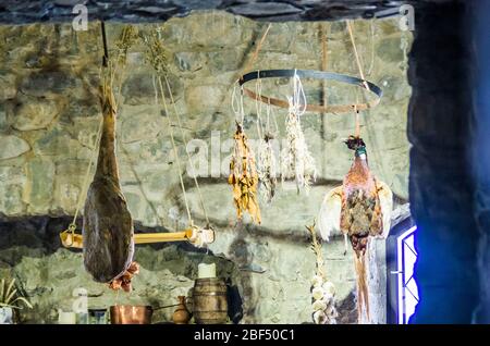 cucina tradizionale contadina e medicina medievale, ingredienti, prodotti agricoli e di caccia, miglio, lenticchie, riso, nocciole, ortografato, zenzero, Foto Stock