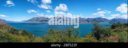 Lago di Hawea e le montagne, Otago, Isola del Sud, Nuova Zelanda, Oceania. Foto Stock