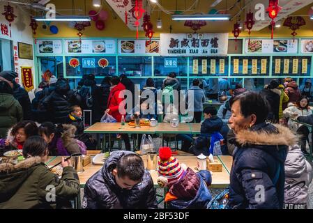 Food Court a Dashilan Commercial Street, nella zona di Qianmen Street, nel quartiere Dashilan di Pechino, Cina Foto Stock