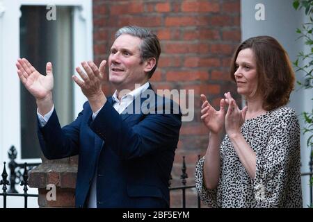 Kier Starmer e moglie si battono per gli accompagnatori aprile 2020 Foto Stock