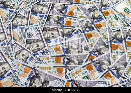 Sfondo da cento banconote da dollari. Il concetto di ricchezza e prosperità. Sfondo astratto per il design. Foto Stock