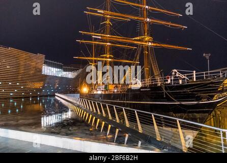 Royal Research Ship Discovery a Disvovery Point, Dundee con V&A Museum Foto Stock