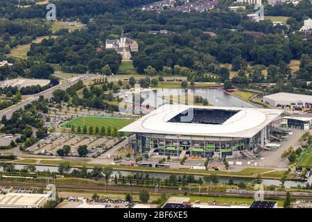 , Volkswagen Arena a Wolfsburg, palazzo Wolfsburg sullo sfondo, 23.07.2016, vista aerea, Germania, bassa Sassonia, Wolfsburg Foto Stock
